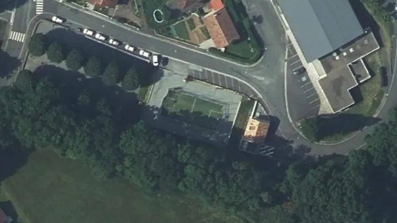 Vue aérienne du court de tennis : Terrain de tennis de Lacrouzette