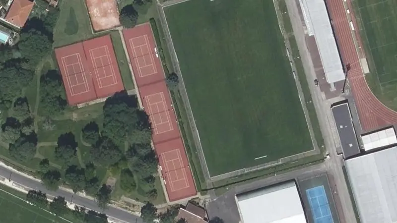 Vue aérienne des courts de tennis : Stade Jules Ladoumegue