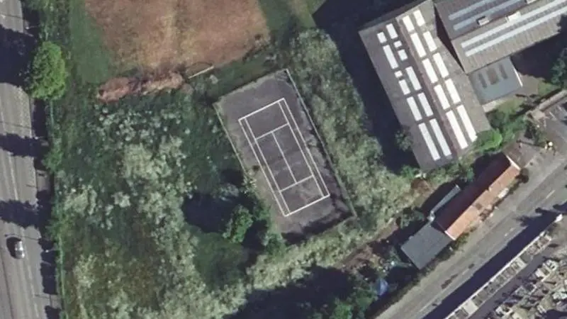Vue aérienne des courts de tennis : Complexe Sportif 1 de Louvroil