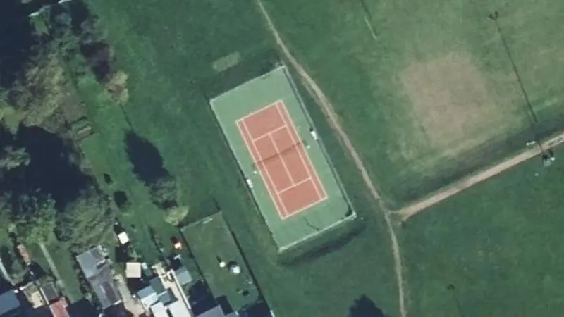 Vue aérienne du court de tennis : Parc du VAL de Souchez (Espace Guy Dheruelle)