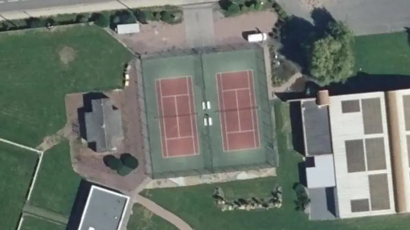 Vue aérienne des courts de tennis : Complexe sportif de Nesle
