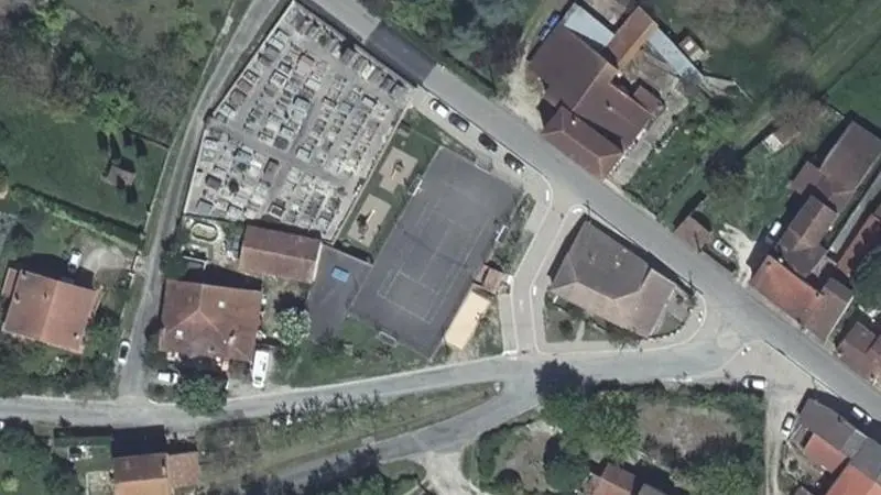 Vue aérienne du court de tennis : Terrain de tennis de Moncaut