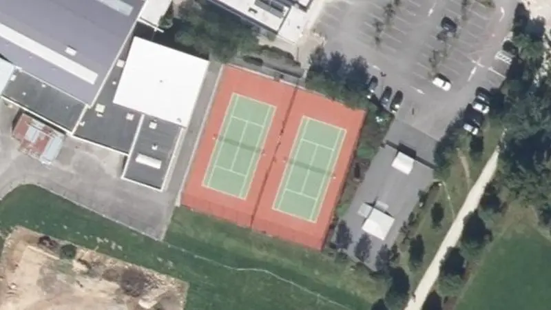 Vue aérienne des courts de tennis : Complexe sportif de Plescop