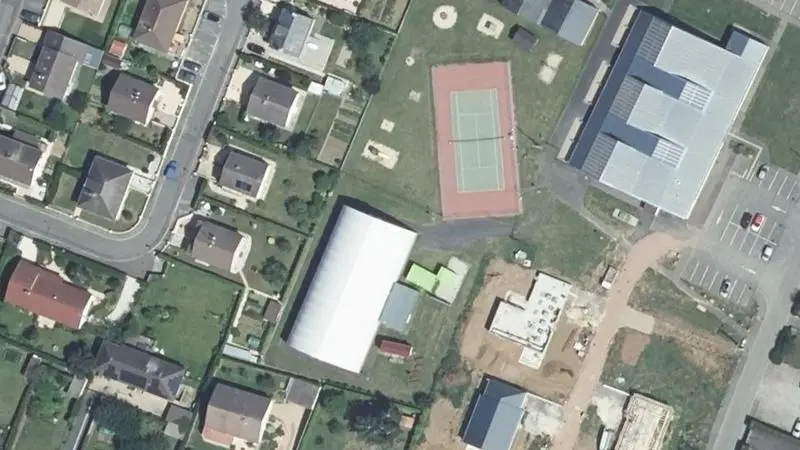 Vue aérienne des courts de tennis : Complexe sportif d'Écouché-les-Vallées