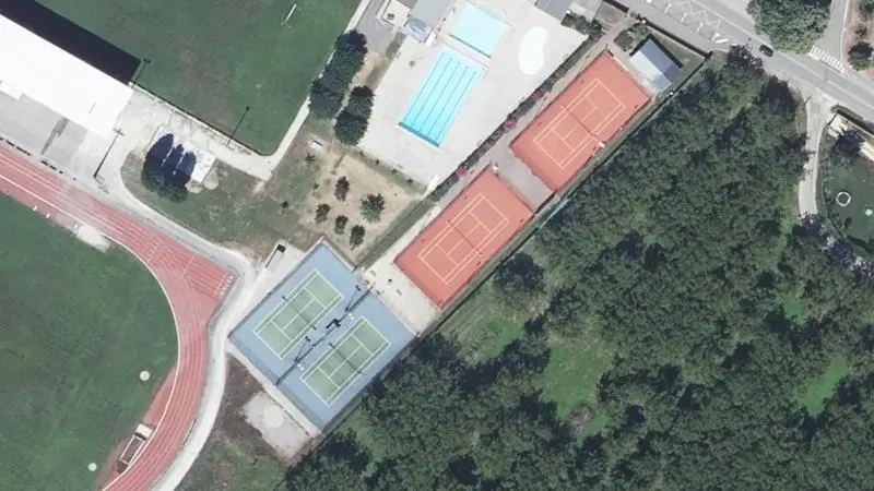 Vue aérienne des courts de tennis : Complexe sportif 2 de Tullins
