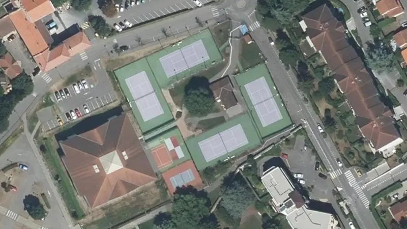 Vue aérienne des courts de tennis : Complexe Tennistique de Miribel