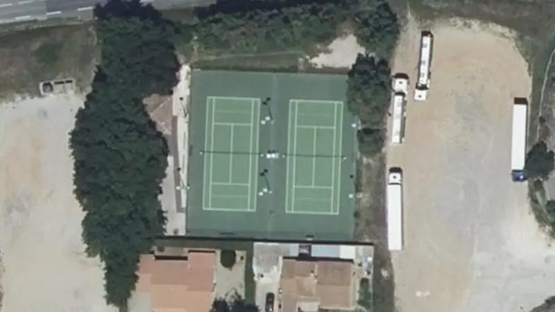 Vue aérienne des courts de tennis : TC Visan Tulette