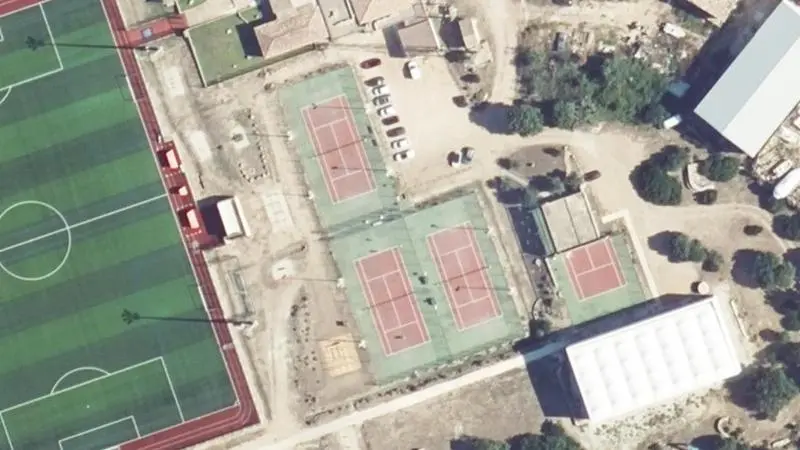 Vue aérienne des courts de tennis : Stade de football de Musella