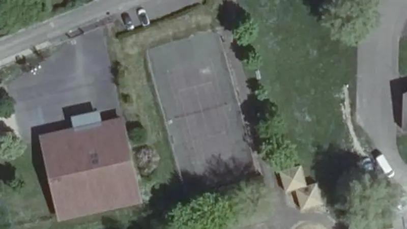 Vue aérienne du court de tennis : Terrain de tennis de Chavanges
