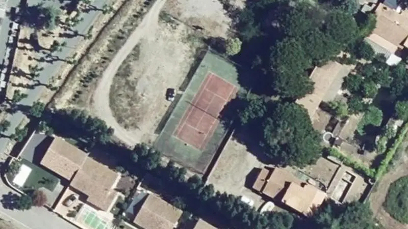 Vue aérienne du court de tennis : Terrain de tennis de Moussan