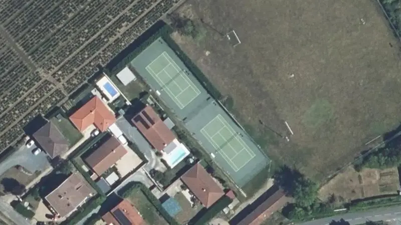 Vue aérienne des courts de tennis : Les Chevrières