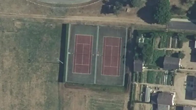 Vue aérienne des courts de tennis : Complexe Sportif des Ormes