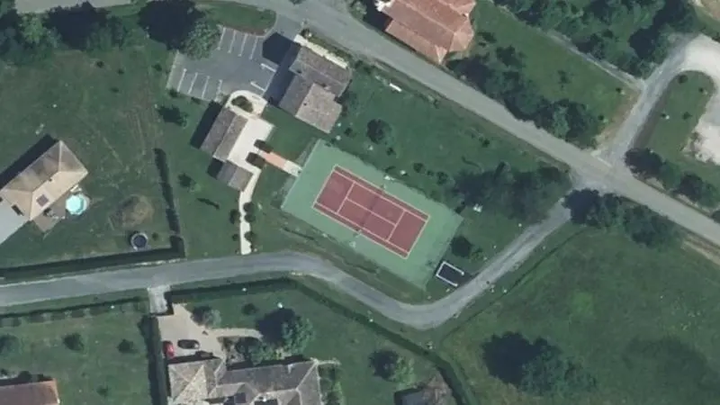 Vue aérienne du court de tennis : Terrain de tennis de Saint-André