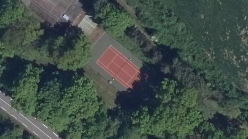 Vue aérienne du court de tennis : Terrains de sport de Champillon