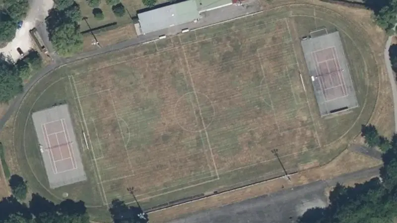 Vue aérienne des courts de tennis : Complexe sportif de Montmoreau