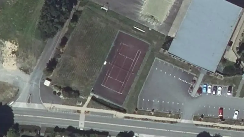 Vue aérienne du court de tennis : Terrain des sports