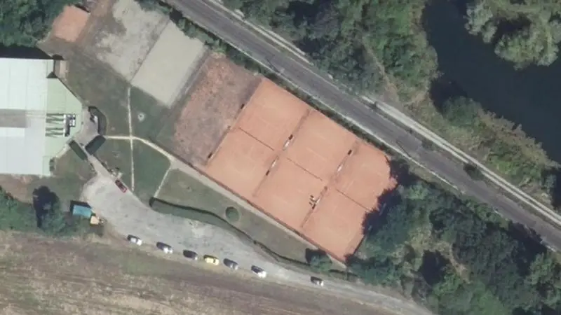 Vue aérienne des courts de tennis : Tennis club de Lutterbach