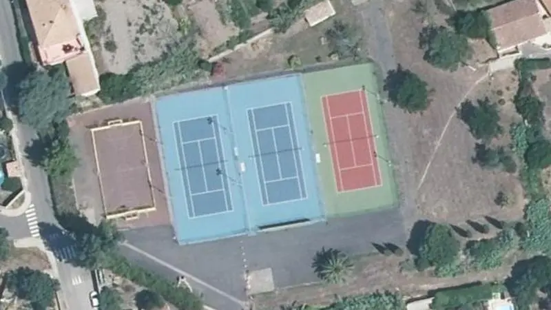 Vue aérienne des courts de tennis : Espace Sports-Loisirs-Tennis