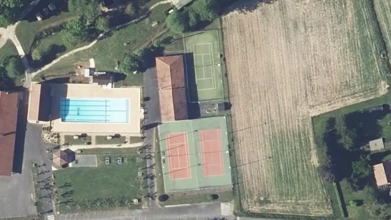 Vue aérienne des courts de tennis : Base de Plein Air