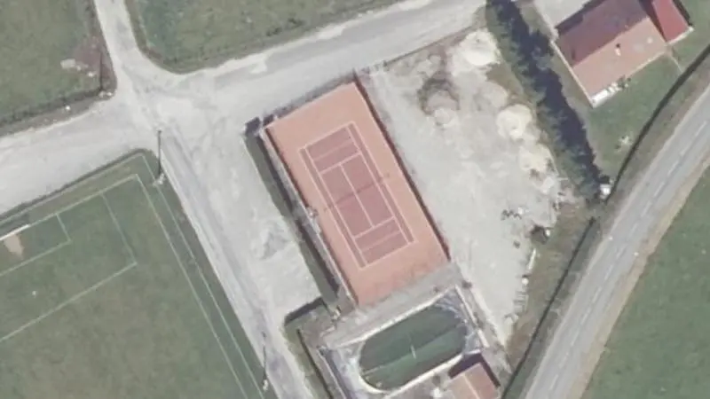 Vue aérienne du court de tennis : Complexe Georges Saulnier