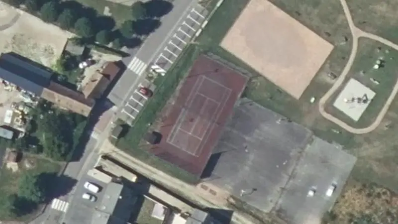 Vue aérienne du court de tennis : Terrains multisports