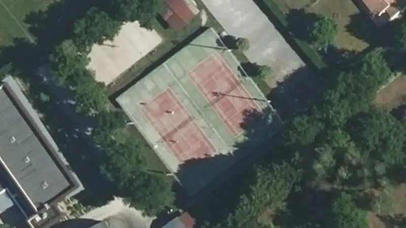 Vue aérienne des courts de tennis : Stade Municipal de Carcans