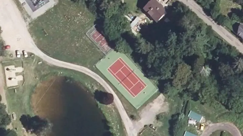 Vue aérienne des courts de tennis : Base de loisirs d'Anost