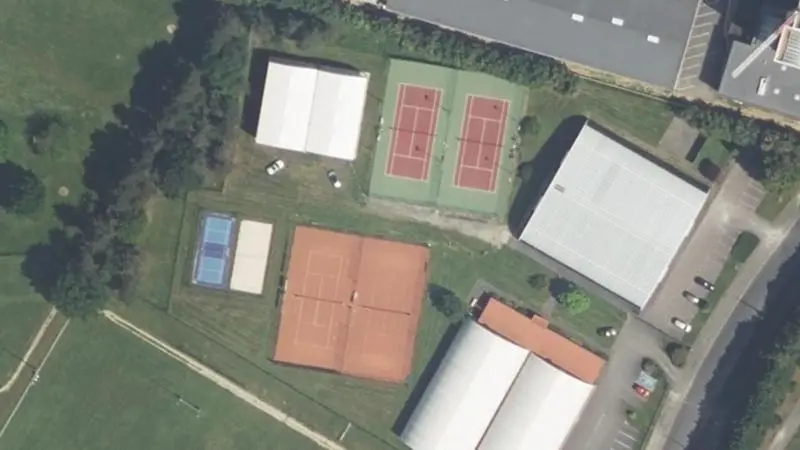 Vue aérienne des courts de tennis : Complexe de Tennis de Gien
