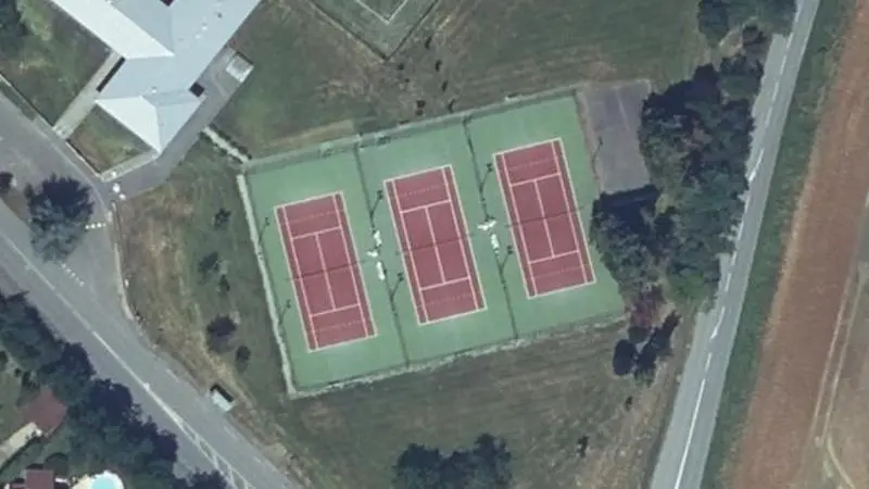 Vue aérienne des courts de tennis : Complexe Sportif d'Auzielle