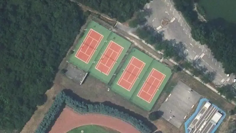 Vue aérienne des courts de tennis : Complexe Sportif de Deves