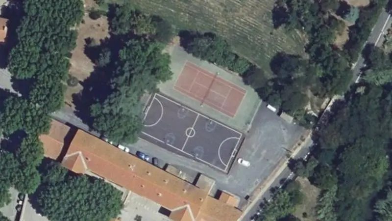 Vue aérienne des courts de tennis : Terrains de tennis d'Ornaisons