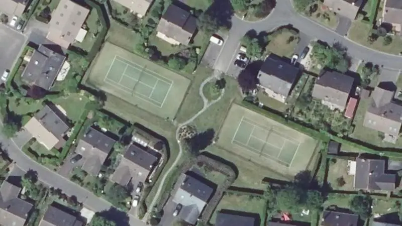 Vue aérienne des courts de tennis : Terrains de tennis d'Épron