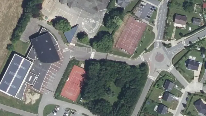 Vue aérienne des courts de tennis : Espace de la Clef des Champs