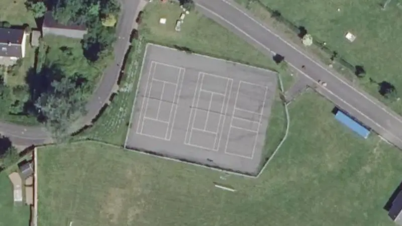 Vue aérienne des courts de tennis : Terrains de tennis d'Équemauville