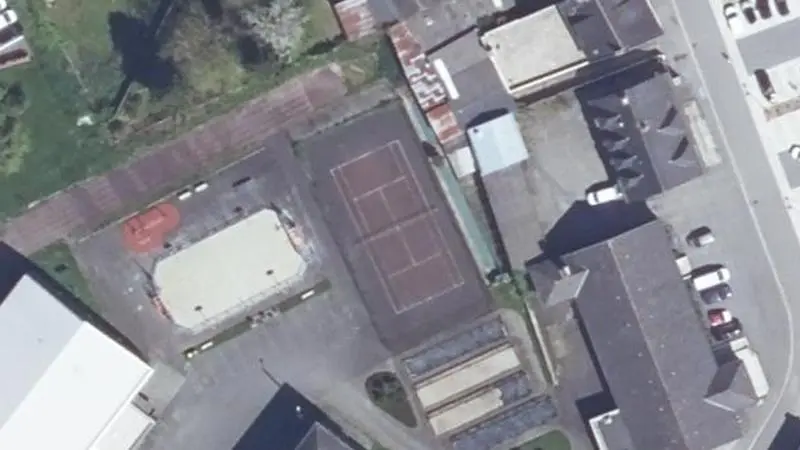 Vue aérienne du court de tennis : Complexe Sportif de Corlay