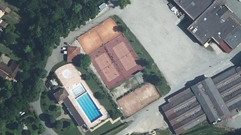 Vue aérienne des courts de tennis : Parc des sports de Samatan
