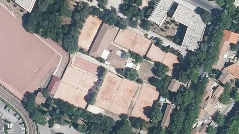 Vue aérienne des courts de tennis : Complexe de la Pierre Rouge