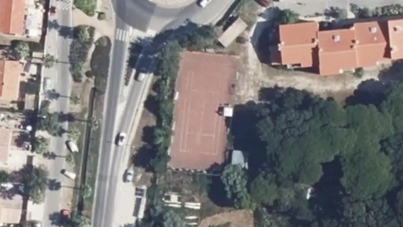 Vue aérienne du court de tennis : Centre UCPA de Hyeres