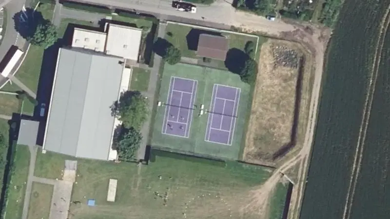Vue aérienne des courts de tennis : Sivom de Froissy