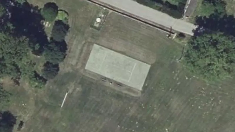 Vue aérienne du court de tennis : Le prés - Terrain de tennis