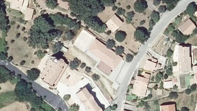 Vue aérienne du court de tennis : Terrain de tennis d'Olivese