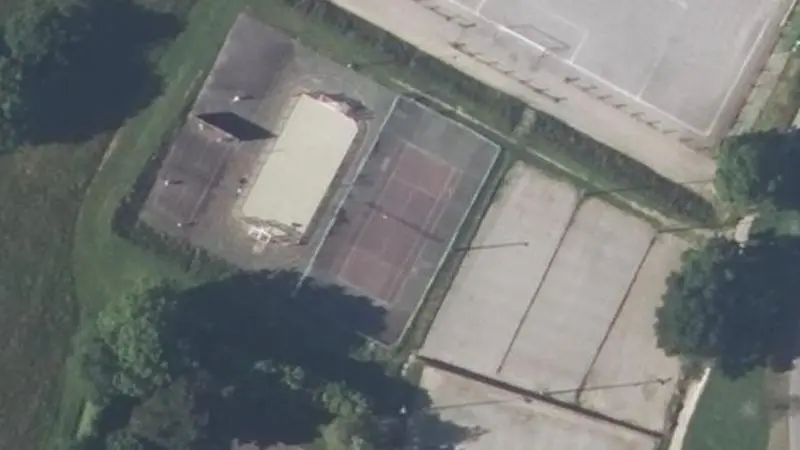 Vue aérienne du court de tennis : Complexe Sportif Jean Dequippe