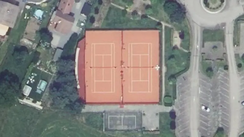 Vue aérienne des courts de tennis : Terrains de tennis d'Éloyes