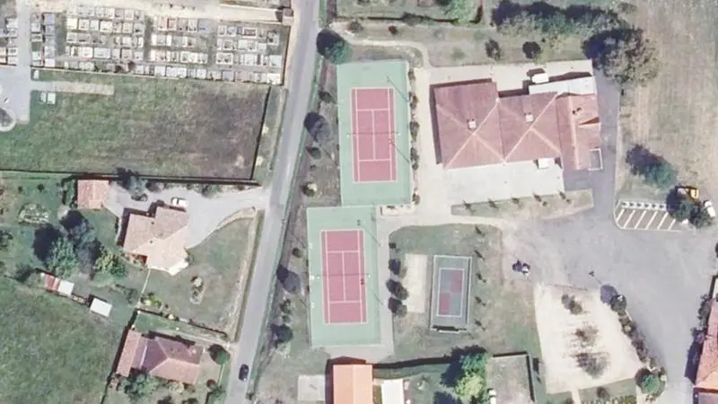 Vue aérienne des courts de tennis : Terrains de tennis de Bascons