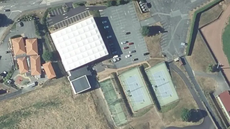 Vue aérienne des courts de tennis : Tennis club de Châtel-Guyon