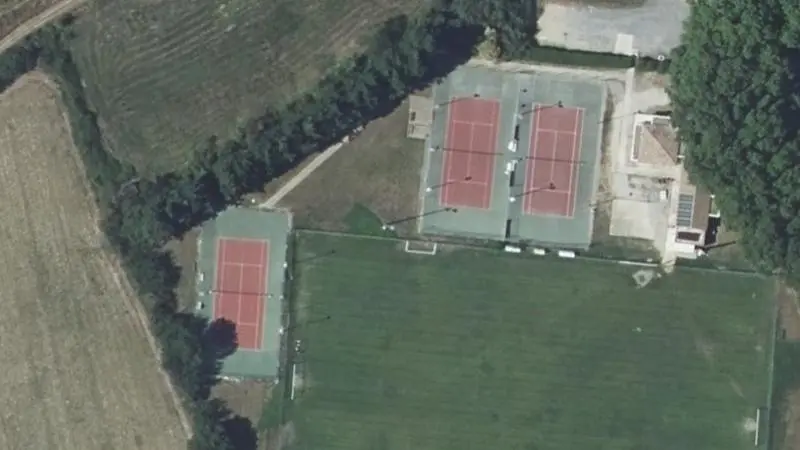 Vue aérienne des courts de tennis : Les Tennis du Cailar