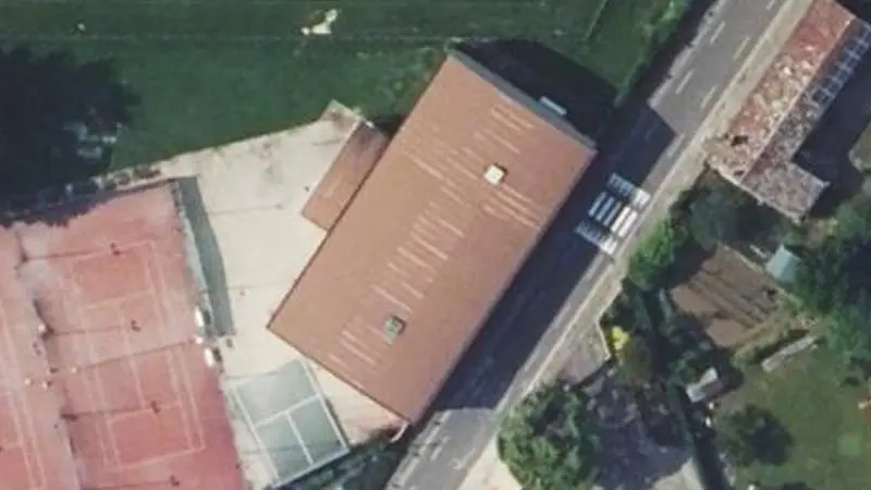 Vue aérienne des courts de tennis : Stade + Gymnase Launet