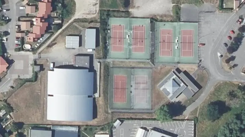 Vue aérienne des courts de tennis : Tennis club de L'Isle-d'Abeau