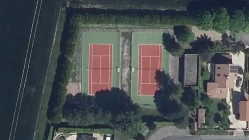 Vue aérienne des courts de tennis : Terrains de tennis de Cuis