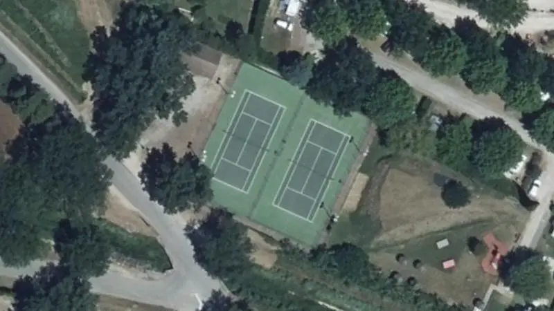 Vue aérienne des courts de tennis : Ténnis Club du Brégoux